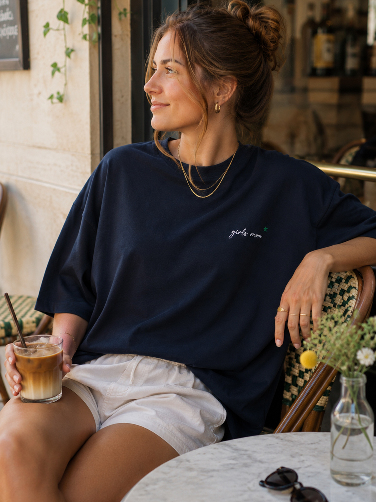 girlsmom_oversizedtshirt_navy_sfeer_terras
